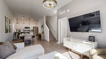 House, Multiple Beds (Azur Resort 605) | Living area