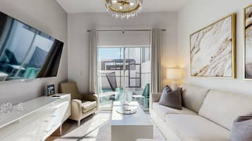 House, Multiple Beds (Azur Resort 605) | Living area