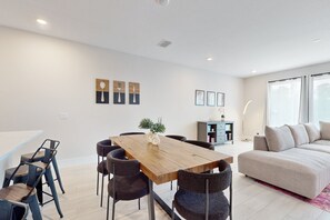 Ferienhaus, Mehrere Betten, Gartenblick (Pixie Place) | 3 Schlafzimmer, individuell dekoriert, individuell eingerichtet
