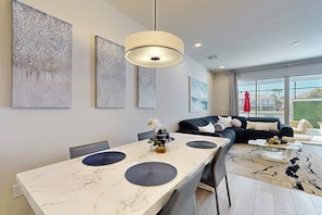 Ferienhaus, Mehrere Betten, Poolblick (Serenity Cove) | Innenbereich
