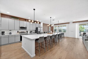 Rumah, Beberapa Tempat Tidur, pemandangan kolam renang (Sonoma's Tranquil Lux Retreat) | Dapur pribadi