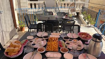Daily local cuisine breakfast for a fee