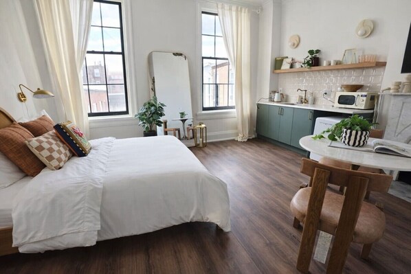 Room - Luxury Queen Studio - Solara at The Marle Boutique Hotel-Near JHU + Downtown (Baltimore)