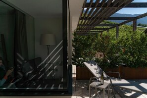 Suite, balcon, vue ville | Terrasse/Patio