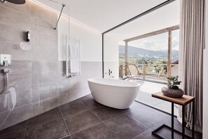 Hair dryer, towels, soap, shampoo - byHaller Suites & AO Restaurant (Bressanone)