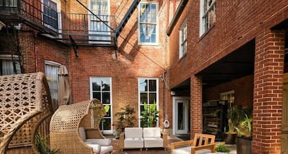 Serenité King Studio+Sleeper Sofa | Near JHU & DT