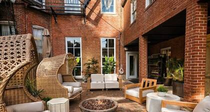 Amour Luxury King Suite w/ Soaking Tub - Boutique Hotel Near Johns Hopkins & DT