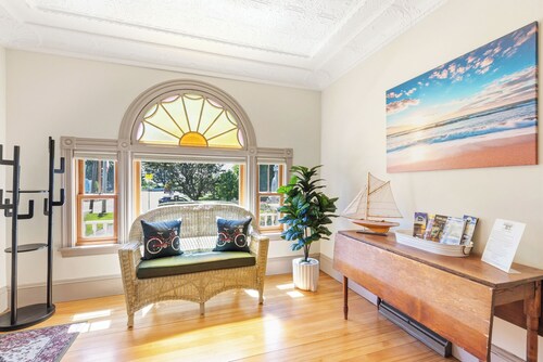 Gull Cottage – Charming, Vintage New Englander in the Heart of Old Orchard Beach