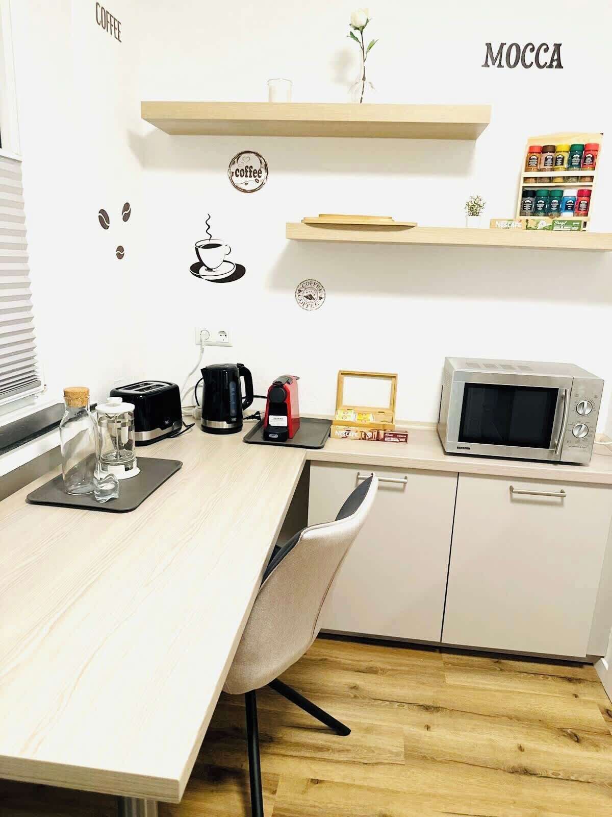 Kühlschrank, Mikrowelle, Ofen, Herdplatte