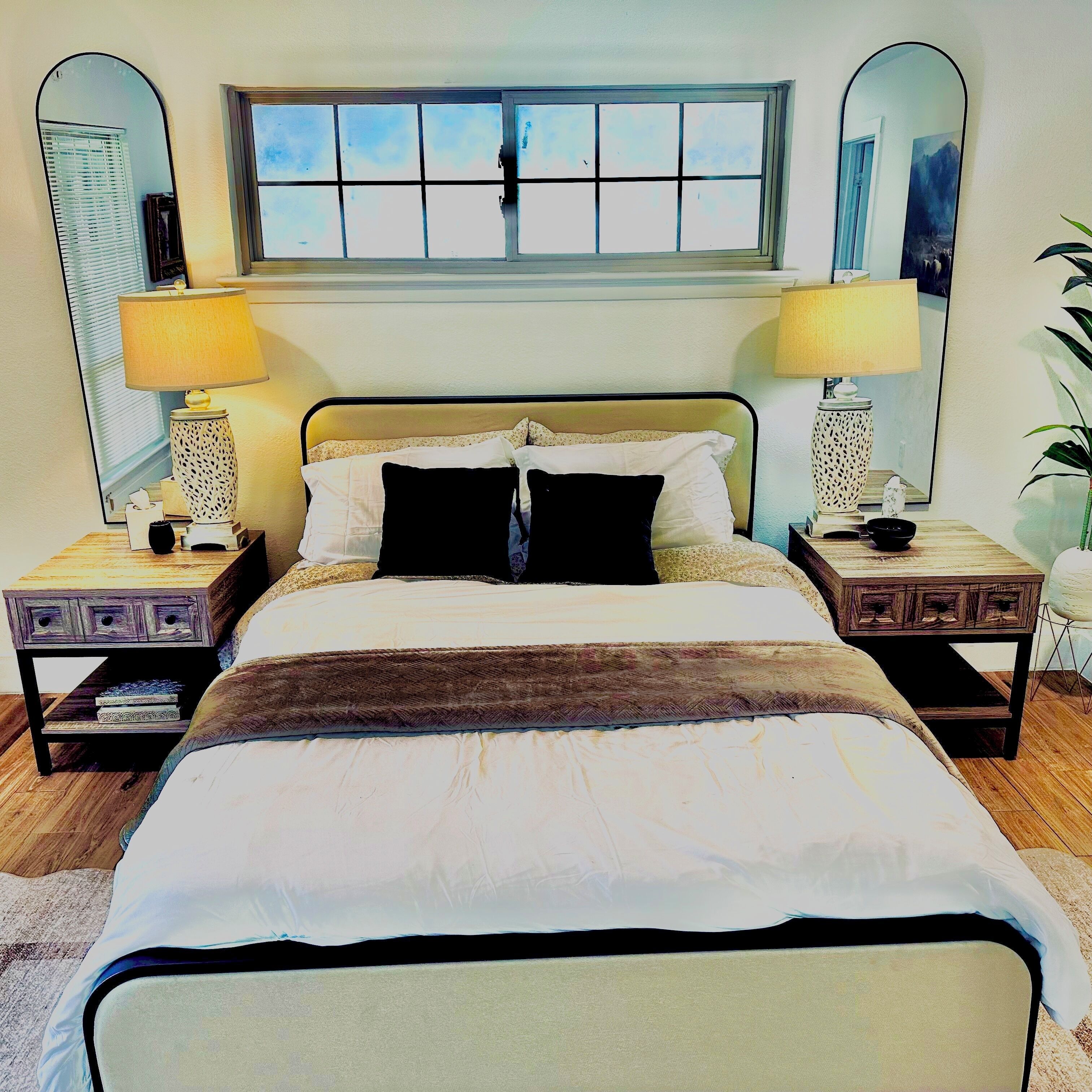 3 habitaciones, tabla de planchar con plancha, wifi y ropa de cama 