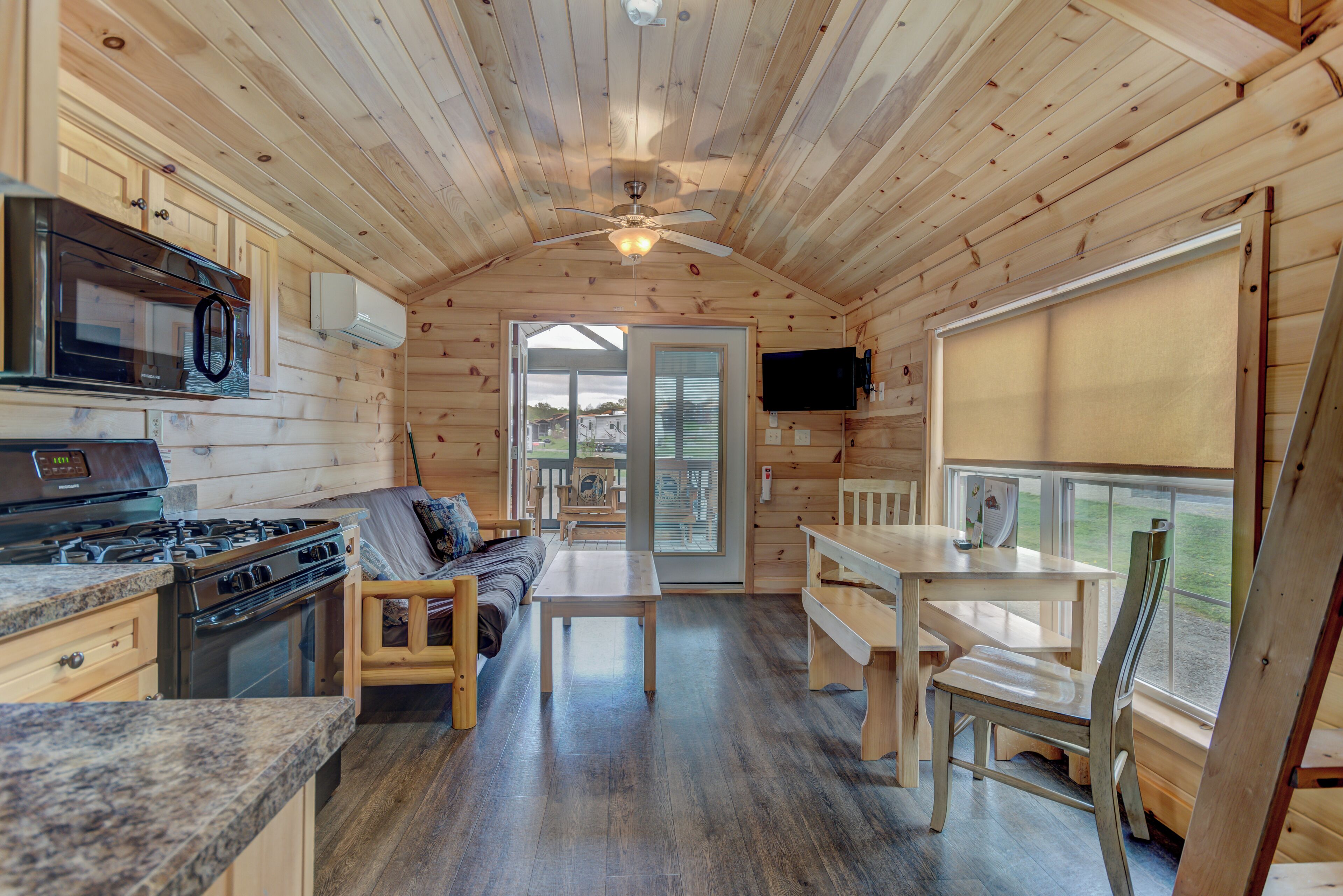  Hillside Premium Loft Cabin | Opholdsområde