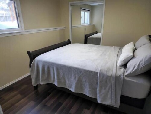 Modern Private Suite w/ Kitchen & Full Bath
