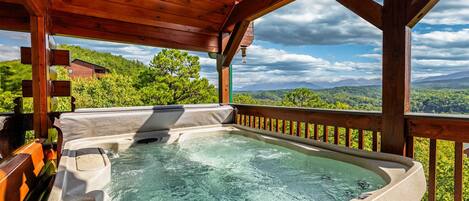 Outdoor spa tub