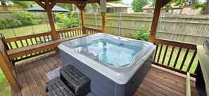 Outdoor spa tub - 3-bedroom house in Sulphur,  Game room.  Gazebo, Hot Tub, TV and pet Friendly (Sulphur)