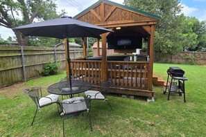 Outdoor dining - A Walk in the Park family and pet friendly (Sulphur)