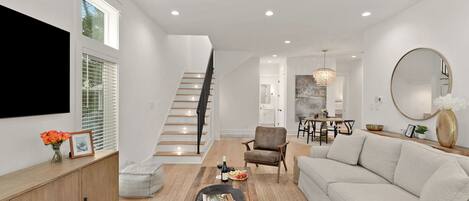 House (4 Bedrooms) | Front of property