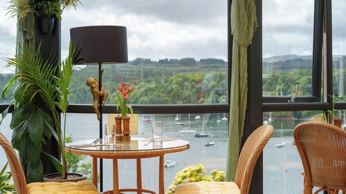 Western Isles Hotel