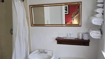 Deluxe Double Room | Bathroom | Shower, towels, toilet paper