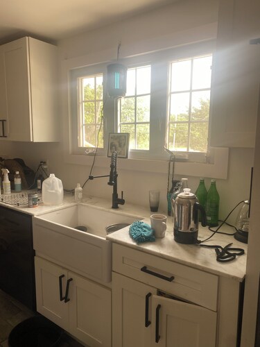Adorable 2 bedroom house with AC in charming bright waters