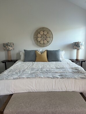 Iron/ironing board, WiFi, bed sheets - Water Views and Great Location - BRAND NEW - 3 bedroom 3 bath soundside cottage (Kill Devil Hills)