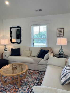 Living area - Water Views and Great Location - BRAND NEW - 3 bedroom 3 bath soundside cottage (Kill Devil Hills)