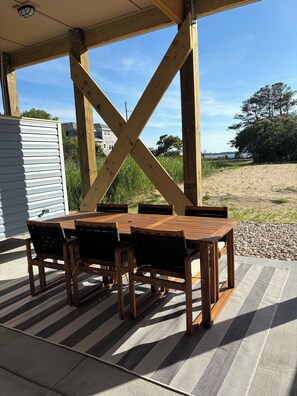 Outdoor dining - Water Views and Great Location - BRAND NEW - 3 bedroom 3 bath soundside cottage (Kill Devil Hills)