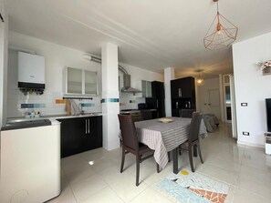 Dining - Casa Lily is a cozy house in the hills with a view of the sea. (Monade Santa Lucia)