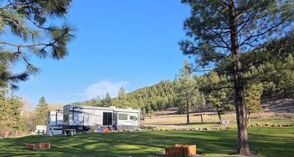 7R Guest Ranch - Room 9 (Pet Friendly)