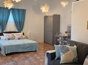 Studio (Studio Apartment with Terrace) | 7 Schlafzimmer