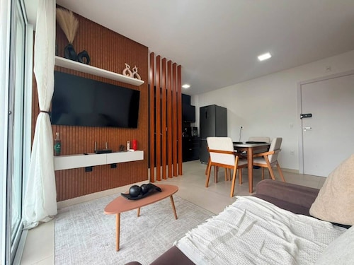 Apartment in Camboriú, sleeps up to 8 people.