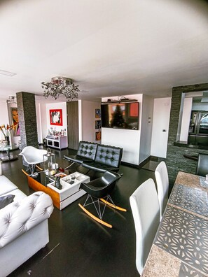 Living area - Beautiful and Spacious Apartment in Chapinero Bogota DC (Bogotá, D.C.)