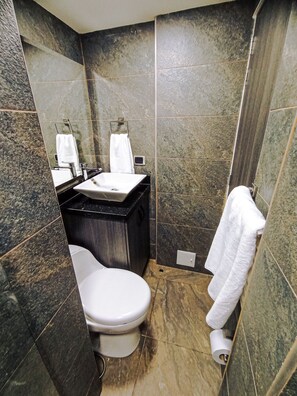 Bathroom - Beautiful and Spacious Apartment in Chapinero Bogota DC (Bogotá, D.C.)