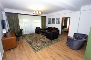 Suite | Living area | 45-inch flat-screen TV with cable channels - Cathedral Plaza Hotel Gyumri (Gyumri)