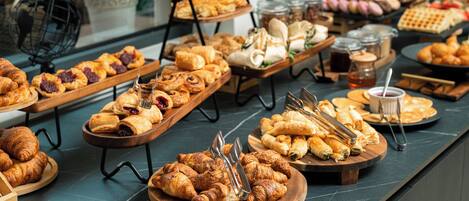 Daily buffet breakfast for a fee