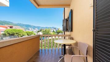 Superior Two Bedroom Apartment | Outdoor dining