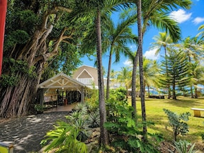Property grounds - Tropical Chic Studio with Views of the Marina and Pool - Le Carayou Residence🌴 (Les Trois-Îlets)