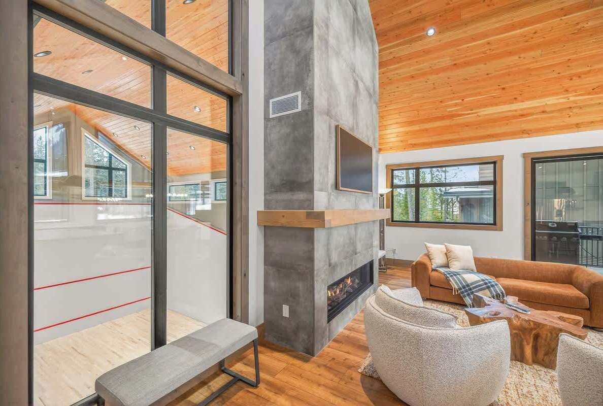Floor-to-ceiling windows bring the outdoors right inside.
