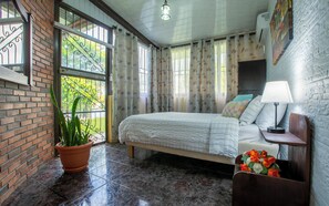 4 habitaciones, tabla de planchar con plancha y wifi gratis 