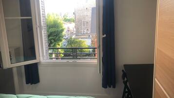 WiFi, bed sheets