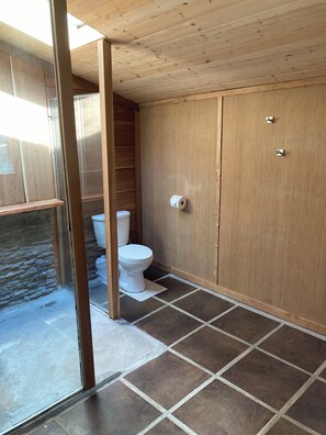 Dusche, Handtücher, Seife, Toilettenpapier