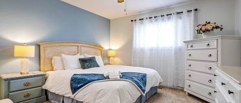 3 bedrooms, desk, iron/ironing board, free WiFi