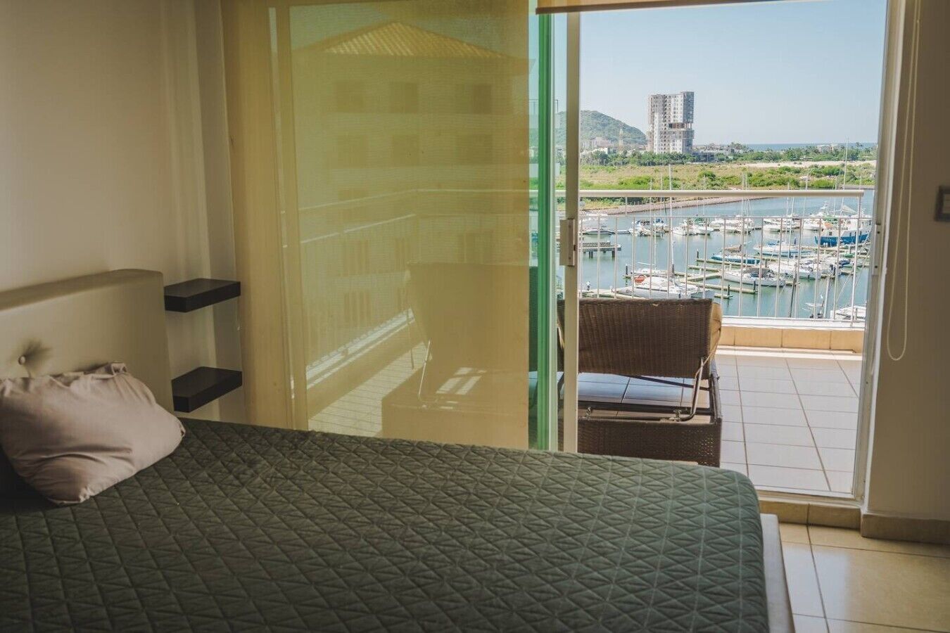 Desk, iron/ironing board, WiFi, bed sheets