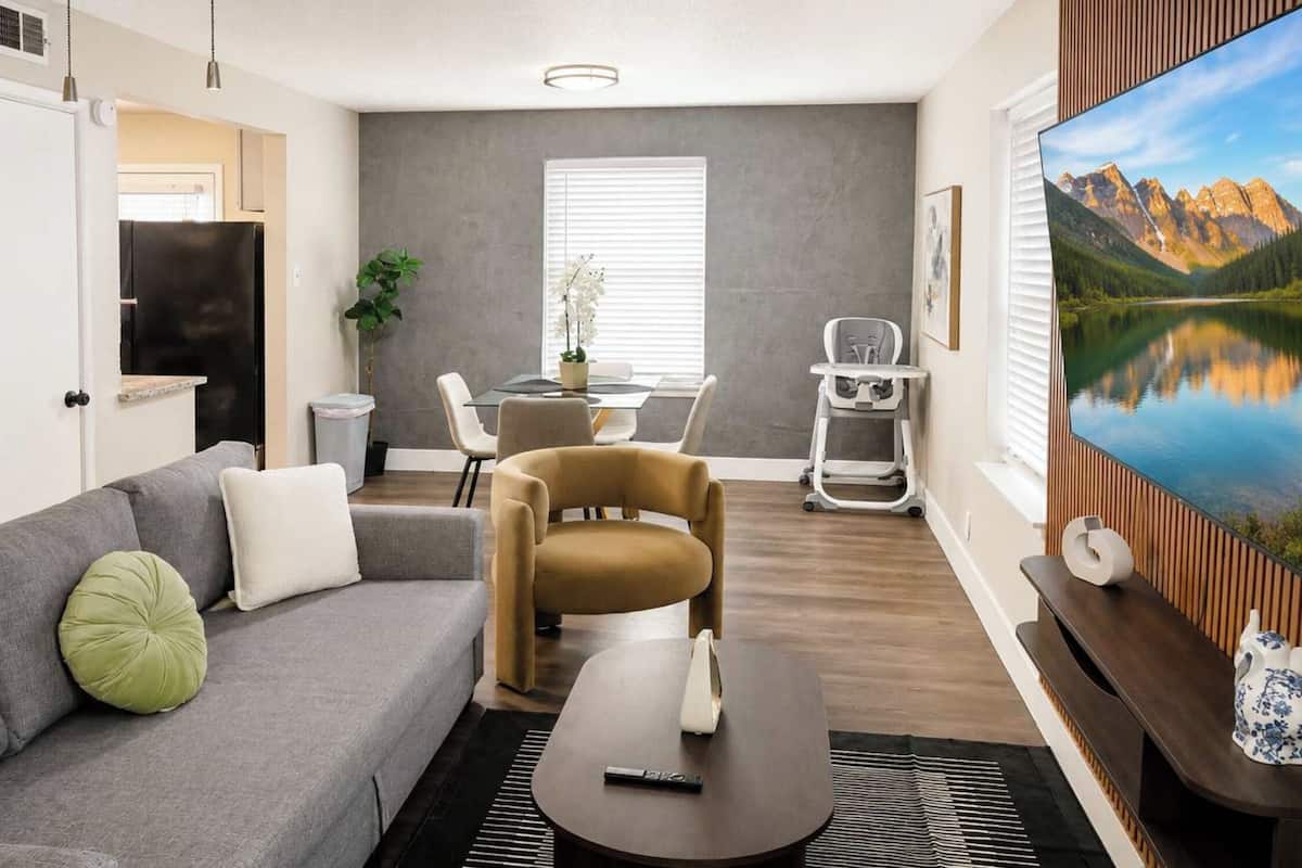 Apartment, 2 Bedrooms, Non Smoking, Kitchen | Living area