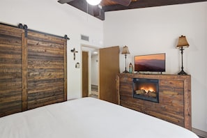 Iron/ironing board, WiFi, bed sheets - Above the Clouds by Beyond Expectations - Pet-Friendly, Pool Access & Views (Sevierville)