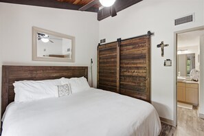 1 slaapkamer, een strijkplank/strijkijzer, wifi, beddengoed