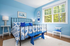 3 bedrooms, iron/ironing board, free WiFi, bed sheets - Windswept cottage, heated pools, 15 Mins to beaches, Hiking Trails, & game room (Arundel)