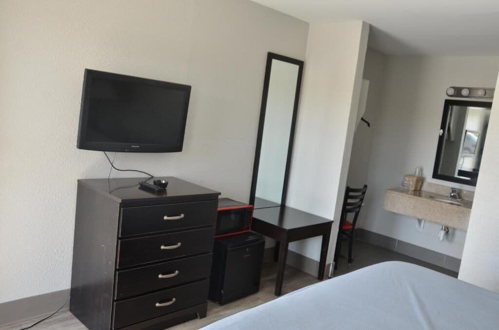 Desk, iron/ironing board, free WiFi, wheelchair access