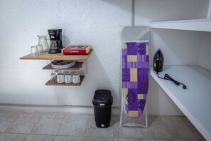 A kitchen area with a coffee maker, a microwave, a toaster, and a trash bin. - Peace and comfort near Oaxaca (Tlalixtac de Cabrera)
