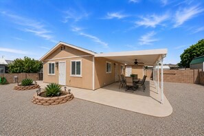 Outdoor dining - Extended-Stay 2BR Home, Utilities Included, Washer & Dryer (Yuma)