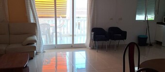 3-bedroom apartment 100 m from the beach